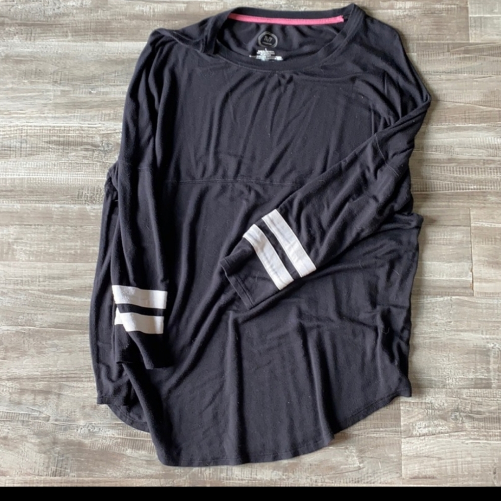 Maurices Black and White 24/7 Long Sleeve Tshirt